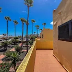 Oasis Royal 11 apartamento vista piscina Corralejo by Lightbooking